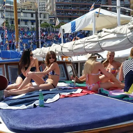 Motorsailer Ambersea Bådhotel Sanremo