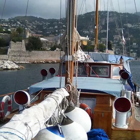 Motorsailer Ambersea Bådhotel *